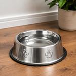 Bebedero de acero inoxidable para perro con base antideslizante, ideal para mantener agua fresca, mejorar la hidratación y ofrecer una opción higiénica, resistente y fácil de limpiar para cualquier perro.