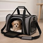 Bolsa de transporte para perro pequeño con paneles de malla transpirable, interior acolchado y correa ajustable, ideal para viajar con comodidad, seguridad y confort en coche, tren o avión.