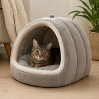Cama cueva para gatos acolchada y cálida con interior de felpa, ideal para el descanso, el confort y la protección del gato durante todo el año, especialmente en invierno.