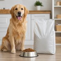 Pienso para perro Golden Retriever adulto con croquetas premium en comedero, alimento balanceado de alta calidad para nutrición, salud, digestión y cuidado diario de mascotas.